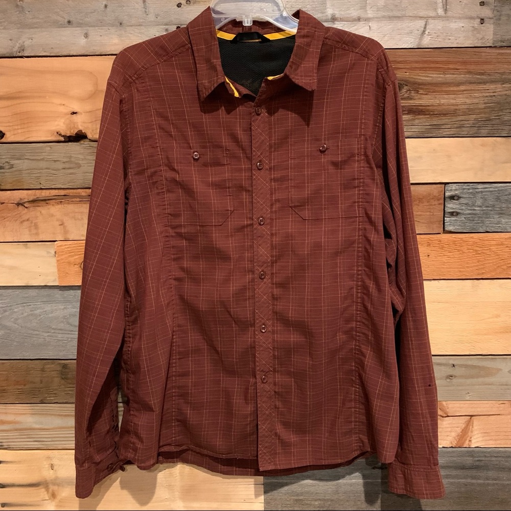 Arc'teryx Brown Button Down Outdoor Shirt Size L, more like medium slim fit.